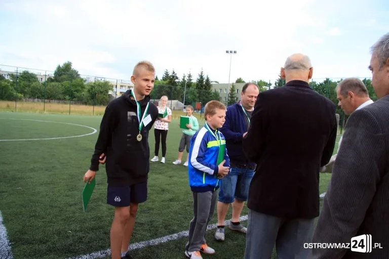 Rywalizowali rodzinnie na orliku (zdjęcia)