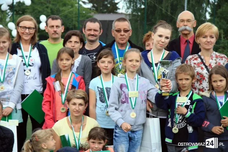 Rywalizowali rodzinnie na orliku (zdjęcia)