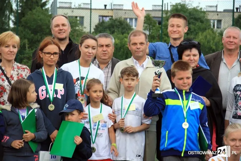 Rywalizowali rodzinnie na orliku (zdjęcia)