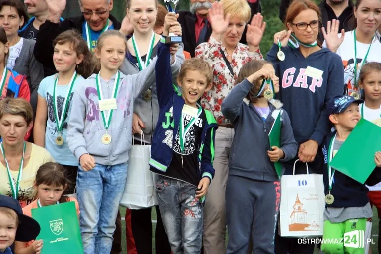 Rywalizowali rodzinnie na orliku (zdjęcia)