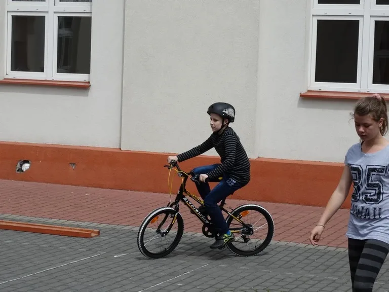 Uczniowie SP1 z kartami rowerowymi (zdjęcia)
