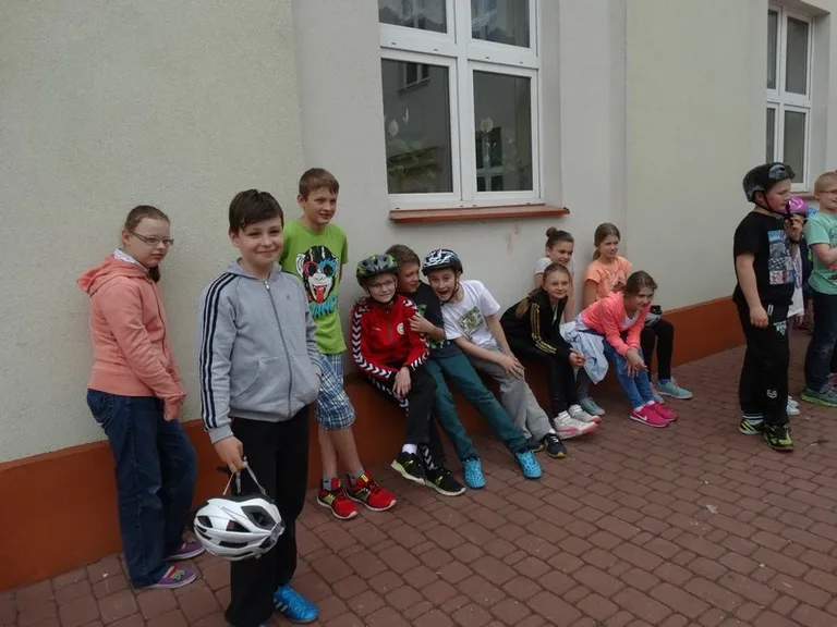 Uczniowie SP1 z kartami rowerowymi (zdjęcia)