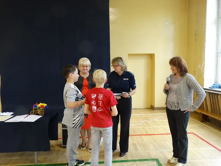 Uczniowie SP1 z kartami rowerowymi (zdjęcia)