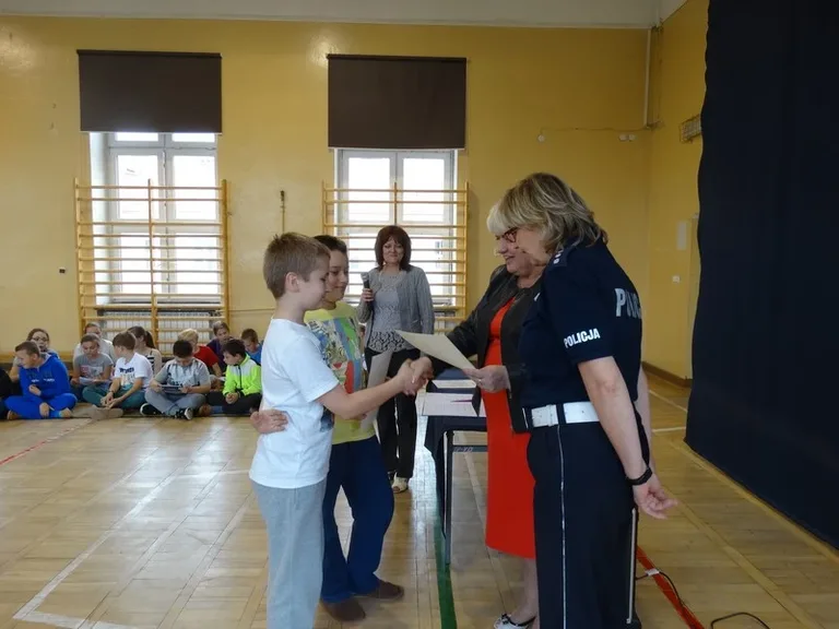Uczniowie SP1 z kartami rowerowymi (zdjęcia)