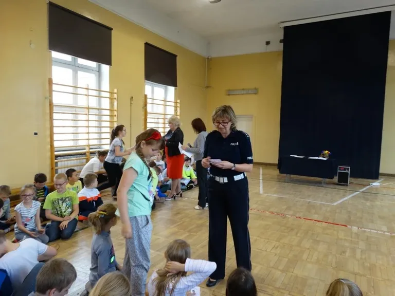 Uczniowie SP1 z kartami rowerowymi (zdjęcia)