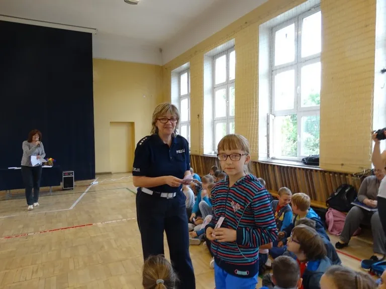 Uczniowie SP1 z kartami rowerowymi (zdjęcia)