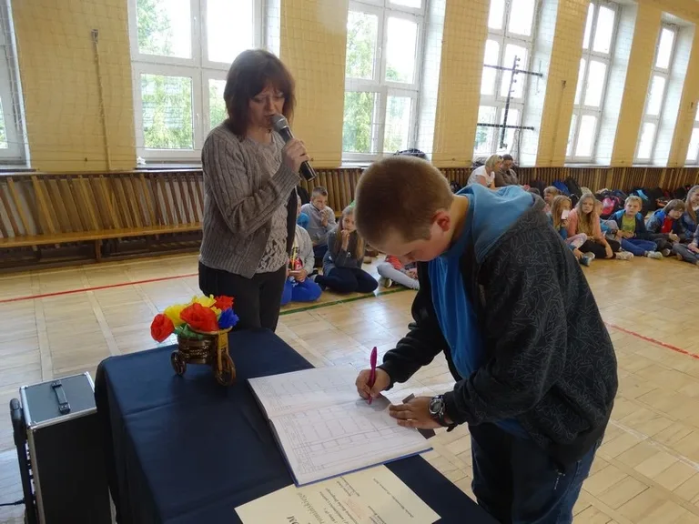 Uczniowie SP1 z kartami rowerowymi (zdjęcia)