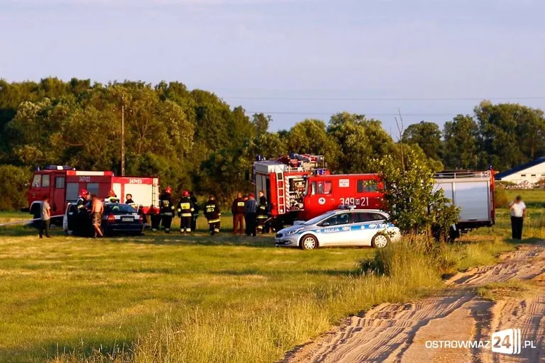 Spalone auto i ciało w rzece (zdjęcia)
