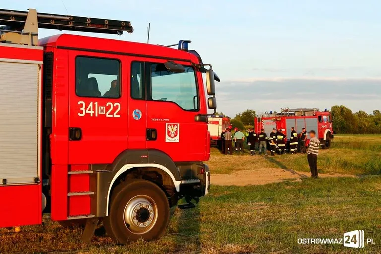 Spalone auto i ciało w rzece (zdjęcia)