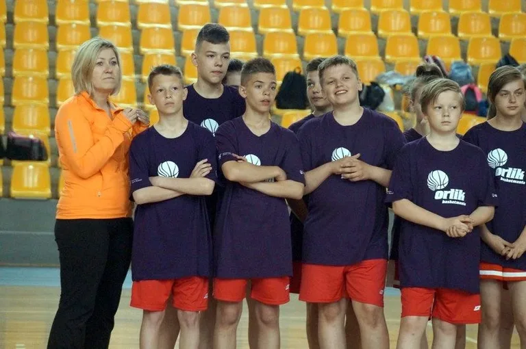 Uczniowie SP1 w koszykarskim finale (zdjęcia)