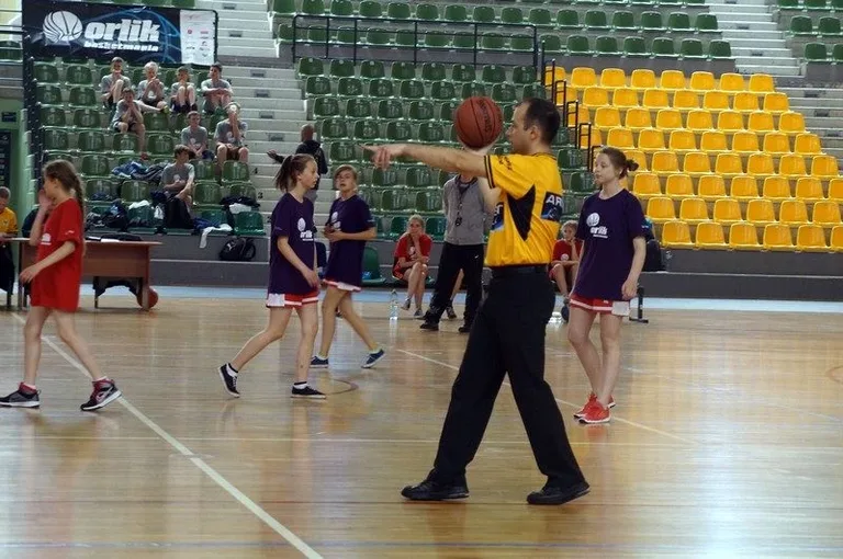 Uczniowie SP1 w koszykarskim finale (zdjęcia)