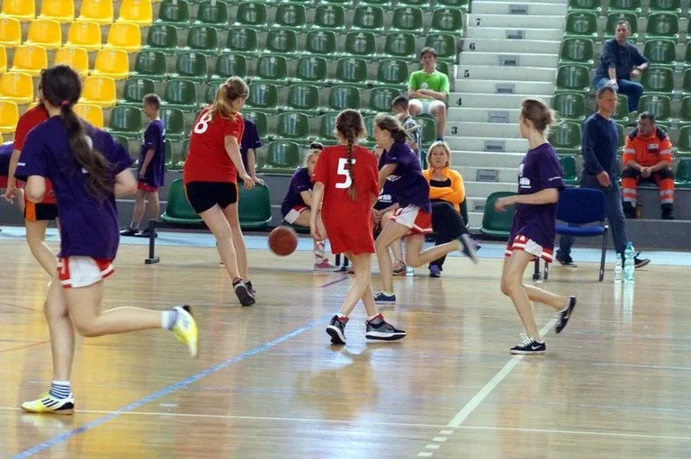Uczniowie SP1 w koszykarskim finale (zdjęcia)