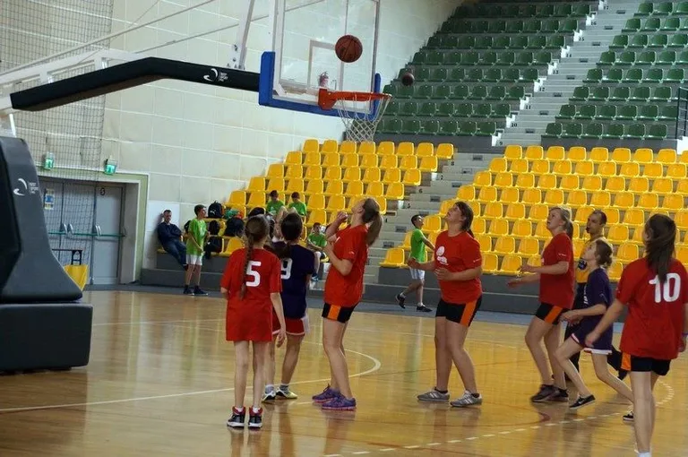 Uczniowie SP1 w koszykarskim finale (zdjęcia)