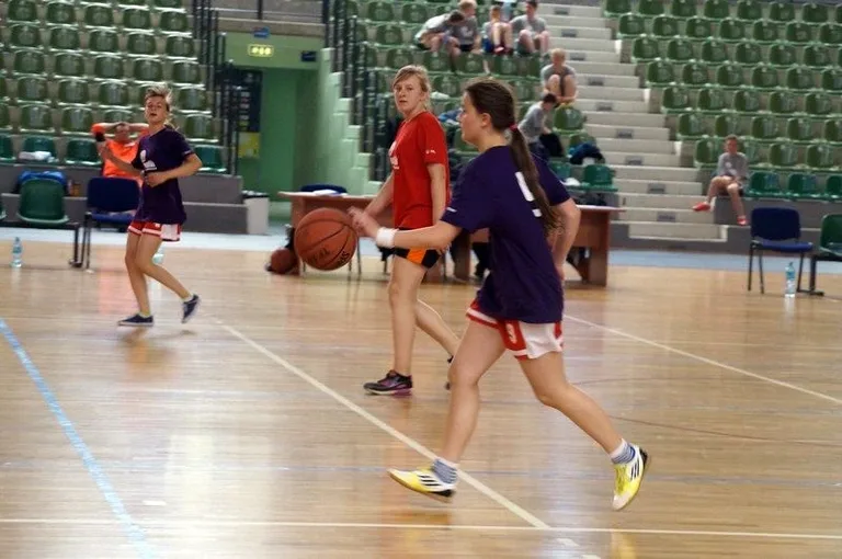 Uczniowie SP1 w koszykarskim finale (zdjęcia)