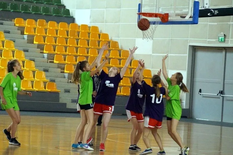 Uczniowie SP1 w koszykarskim finale (zdjęcia)