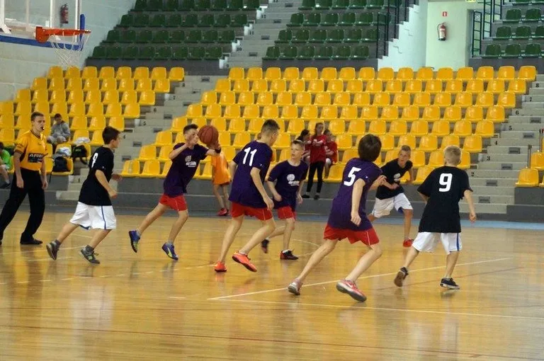 Uczniowie SP1 w koszykarskim finale (zdjęcia)