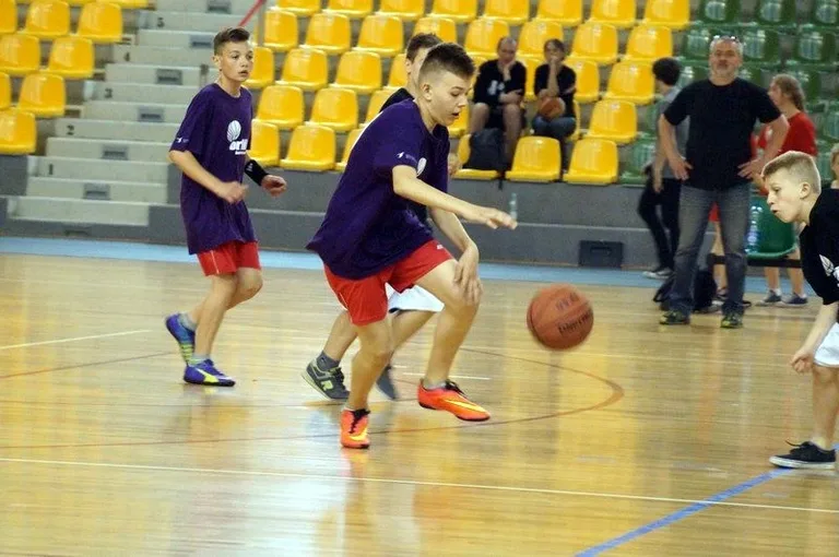 Uczniowie SP1 w koszykarskim finale (zdjęcia)