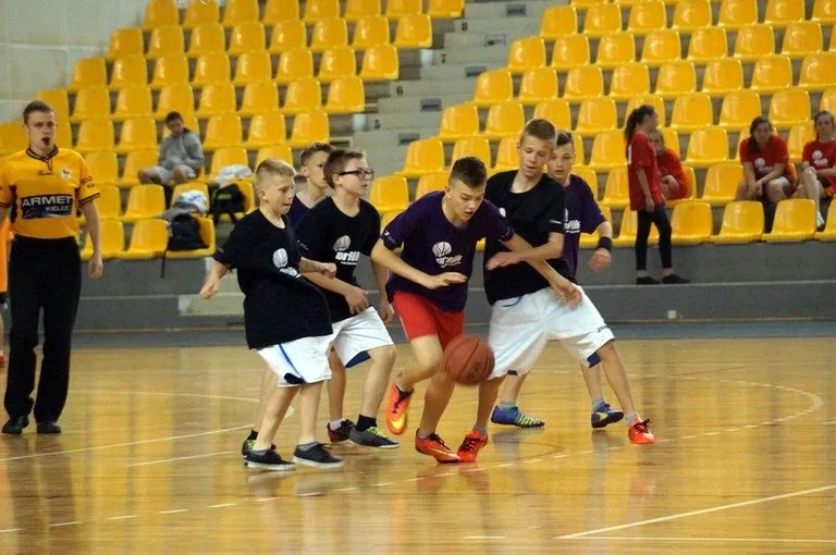 Uczniowie SP1 w koszykarskim finale (zdjęcia)