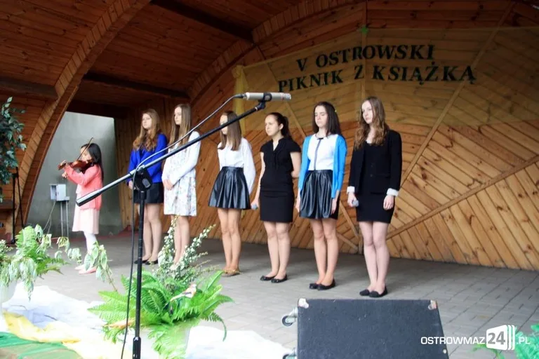 Piknik z książką (zdjęcia)