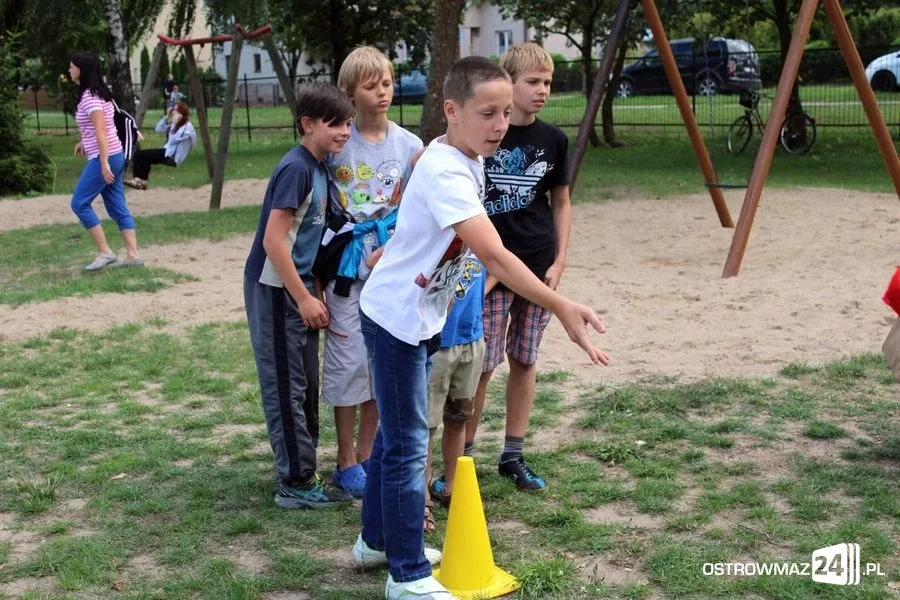 Zabawy dzieci na os. Wojtówka (zdjęcia)