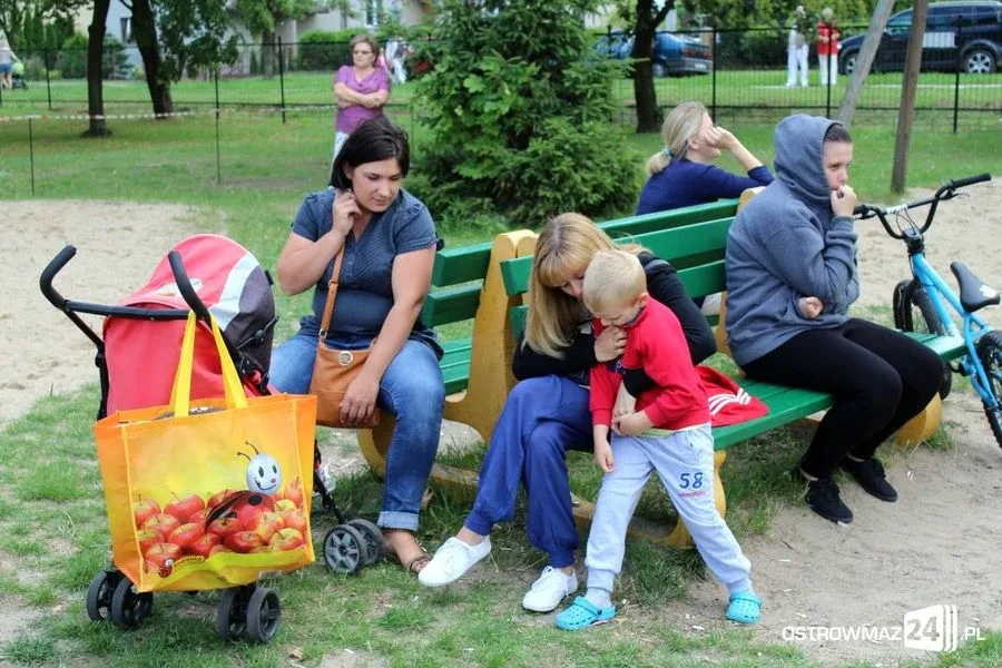 Zabawy dzieci na os. Wojtówka (zdjęcia)