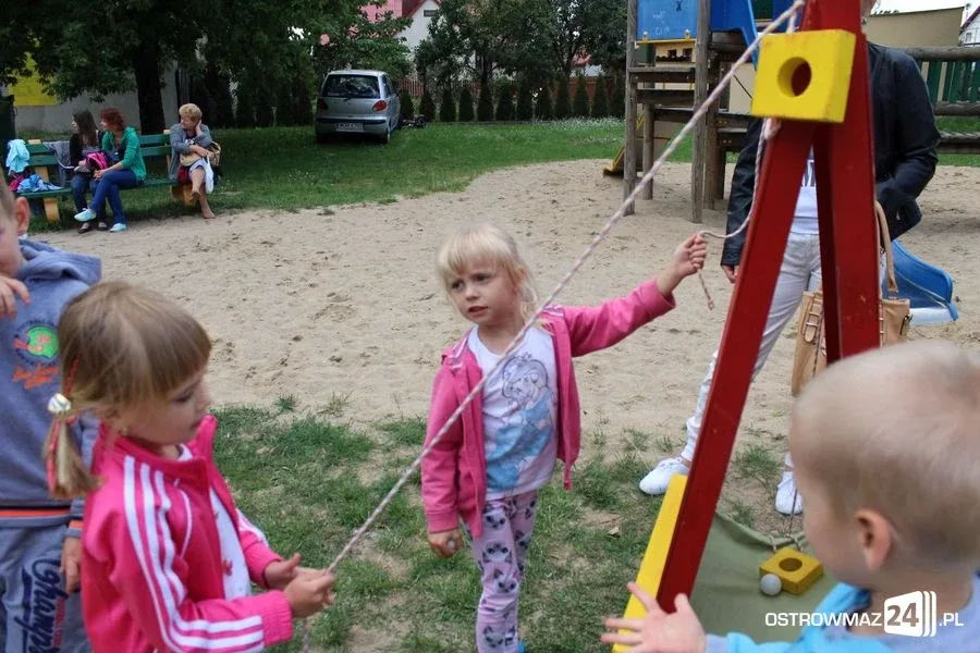 Zabawy dzieci na os. Wojtówka (zdjęcia)