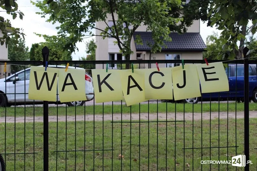 Zabawy dzieci na os. Wojtówka (zdjęcia)