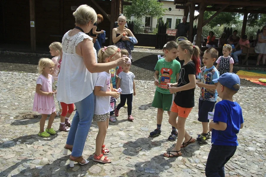 Bawiły się ćwicząc buzie i języki (zdjęcia)