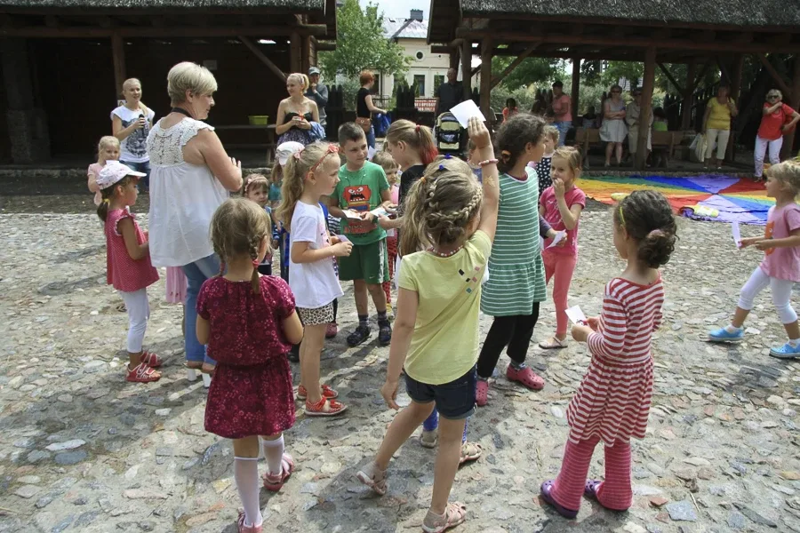 Bawiły się ćwicząc buzie i języki (zdjęcia)