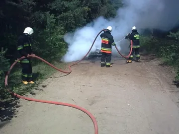 Pożar fiata brava (zdjęcia)