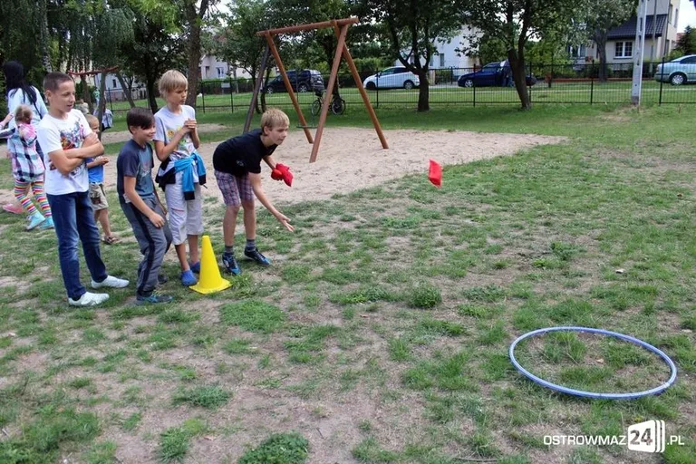 Zabawy dzieci na os. Wojtówka (zdjęcia)