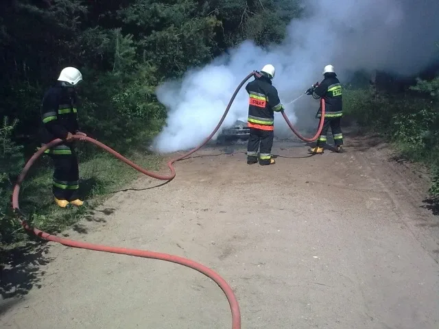 Pożar fiata brava (zdjęcia)