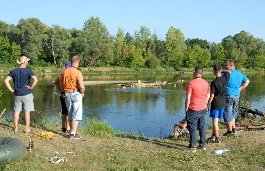 Odkryto wrak starego parowca w Bugu (zdjęcia)