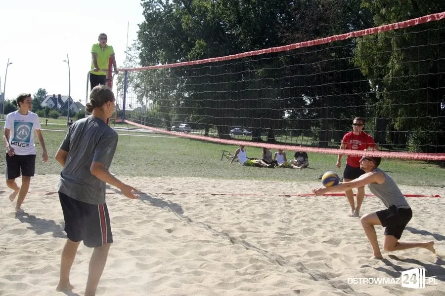 Wakacyjny turniej plażówki (zdjęcia)