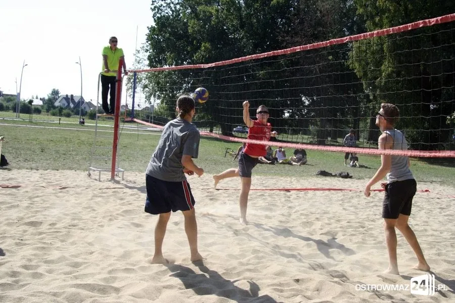 Wakacyjny turniej plażówki (zdjęcia)