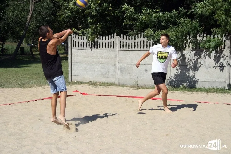 Wakacyjny turniej plażówki (zdjęcia)