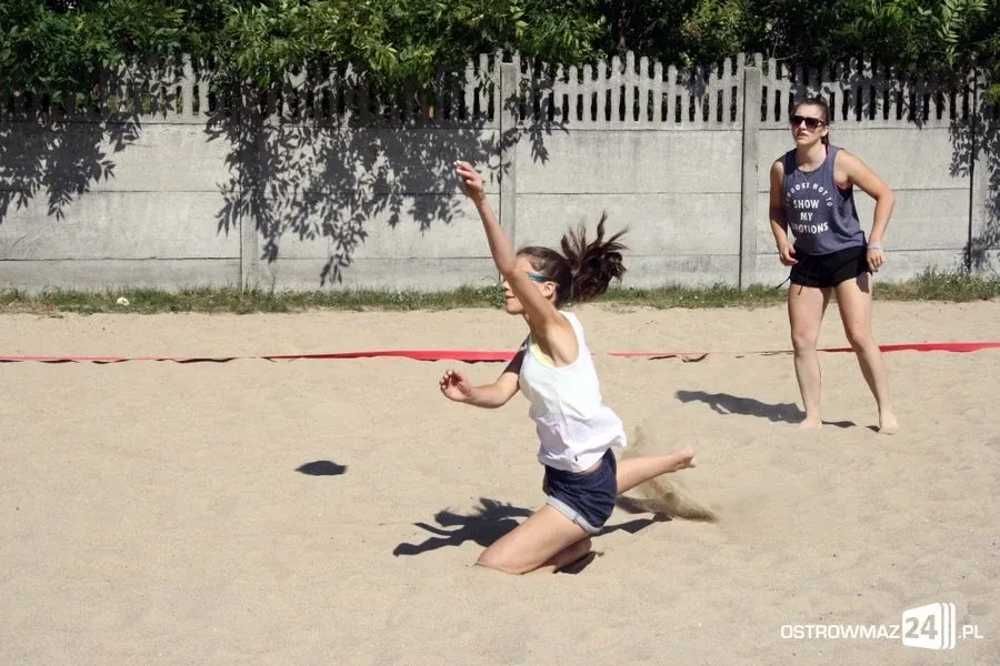 Wakacyjny turniej plażówki (zdjęcia)