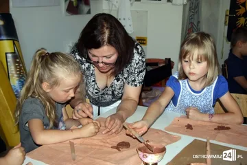 Dzieci robiły zwierzątka z gliny (zdjęcia)