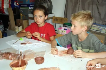 Dzieci robiły zwierzątka z gliny (zdjęcia)