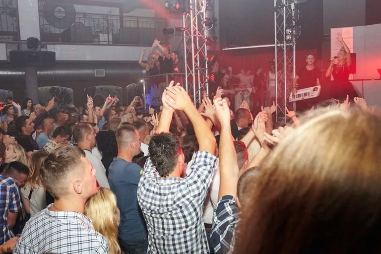 Piękni i Młodzi w klubie Capitol (zdjęcia)