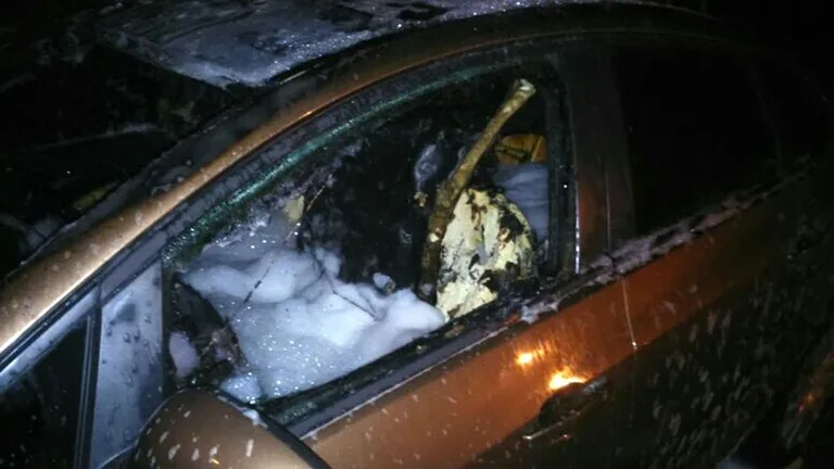 Pożar aut na strzeżonym parkingu (zdjęcia)