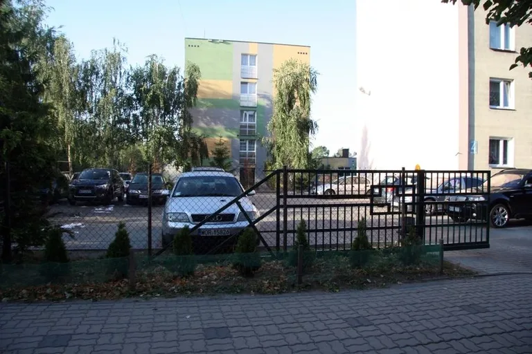 Pożar aut na strzeżonym parkingu (zdjęcia)