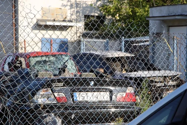 Pożar aut na strzeżonym parkingu (zdjęcia)