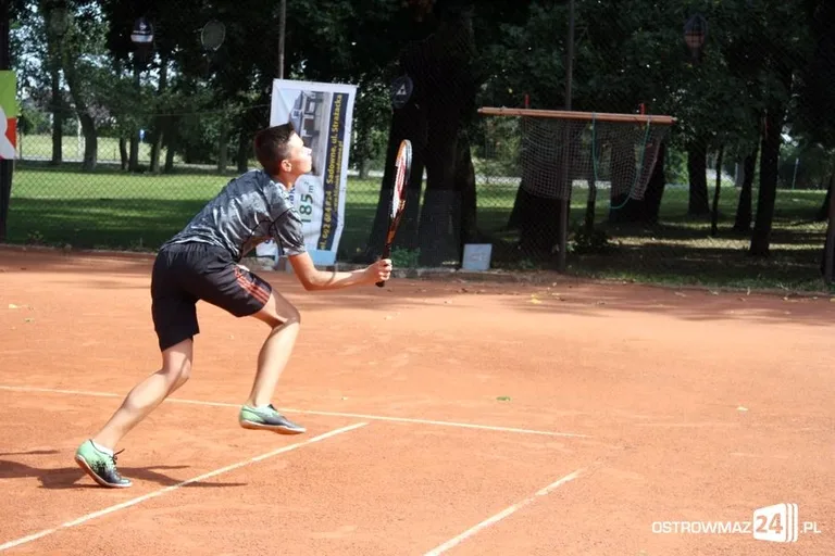 Młodzież rywalizowała w turnieju tenisa (zdjęcia)