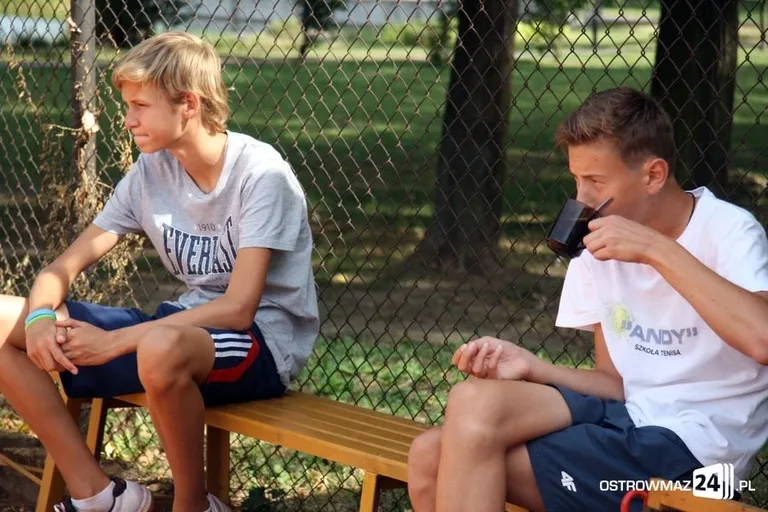 Młodzież rywalizowała w turnieju tenisa (zdjęcia)