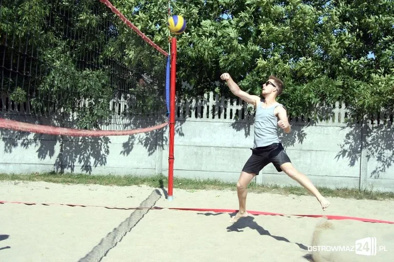 Wakacyjny turniej plażówki (zdjęcia)