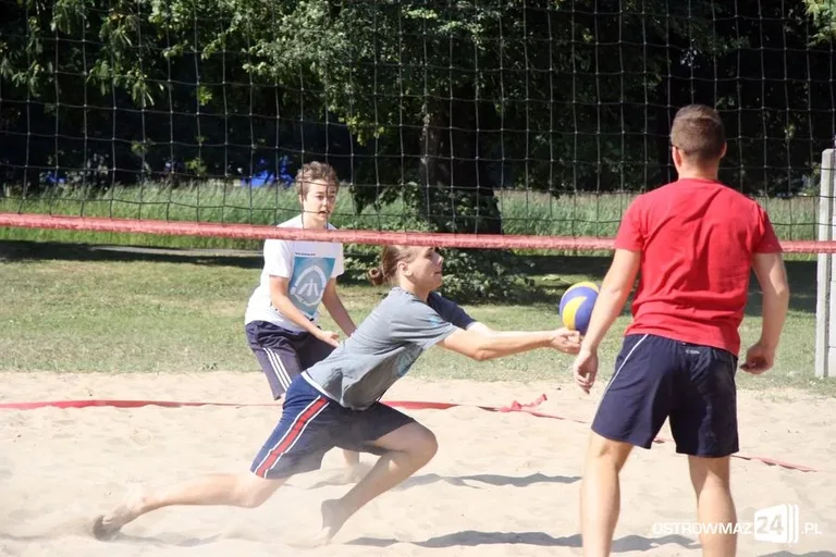 Wakacyjny turniej plażówki (zdjęcia)
