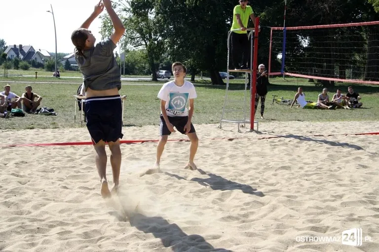Wakacyjny turniej plażówki (zdjęcia)