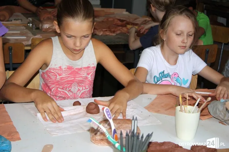 Młodzież pracowała w glinie (zdjęcia)