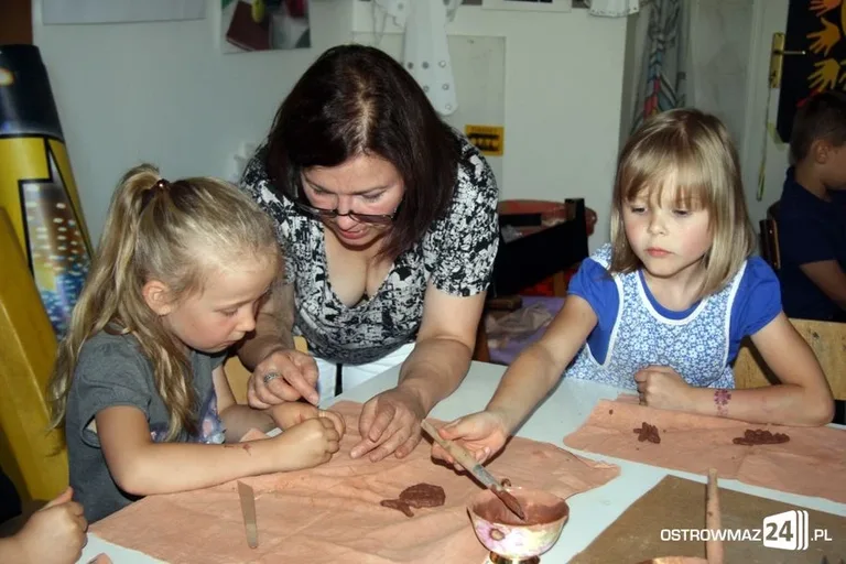 Dzieci robiły zwierzątka z gliny (zdjęcia)